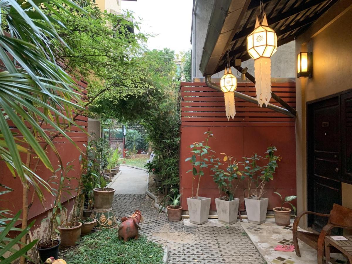Отель Thapae Boutique House Чиангмай Экстерьер фото